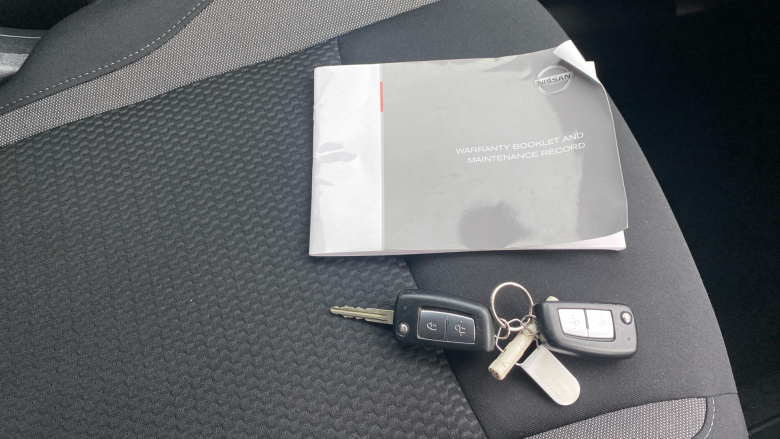 Nissan Qashqai 1.3 DiG-T Acenta Premium 5dr Petrol Hatchback